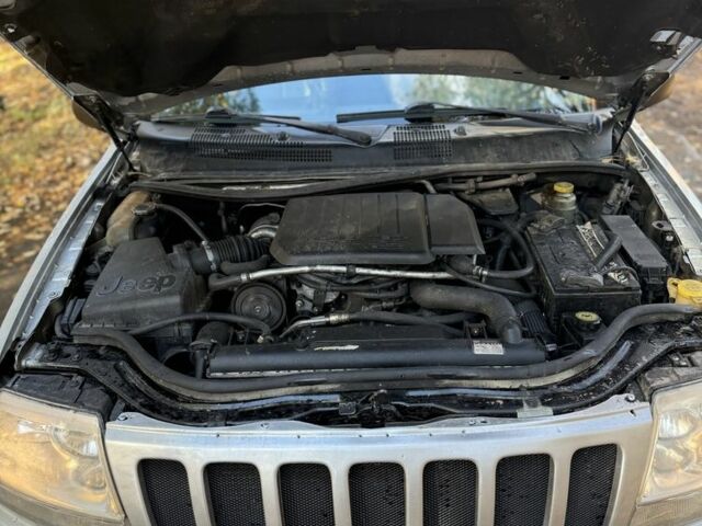 Джип Grand Cherokee 2002 у Києві на Automoto.ua Бежевий Джип Grand Cherokee, об'ємом двигуна 1.2 л та пробігом 280 тис. км за 3700 $, фото 1 на Automoto.ua