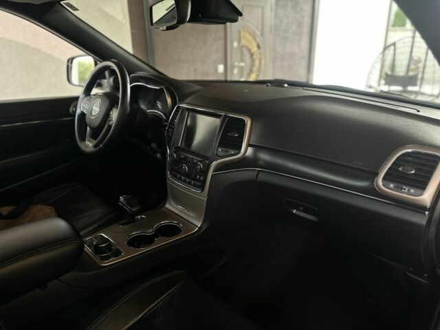 Джип Grand Cherokee 2013 у Рівному на Automoto.ua Бежевий Джип Grand Cherokee, об'ємом двигуна 3 л та пробігом 157 тис. км за 524 $, фото 8 на Automoto.ua