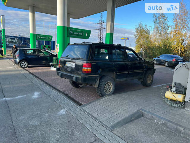 Чорний Джип Grand Cherokee, об'ємом двигуна 3.95 л та пробігом 250 тис. км за 3200 $, фото 4 на Automoto.ua