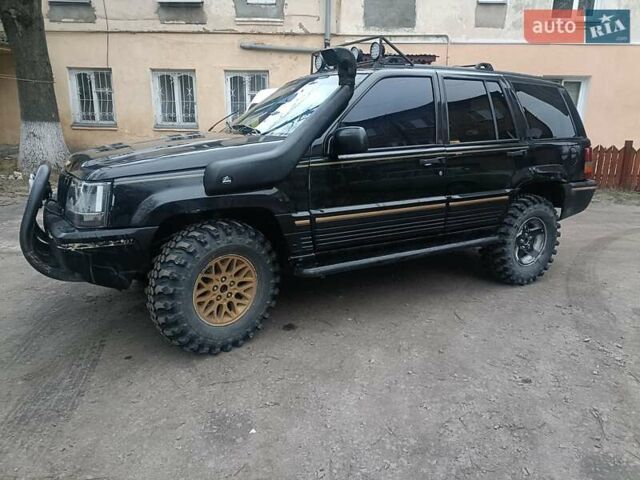 Черный Джип Гранд Чероки, объемом двигателя 5.2 л и пробегом 350 тыс. км за 5400 $, фото 7 на Automoto.ua