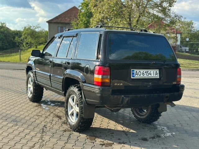 Черный Джип Гранд Чероки, объемом двигателя 5.2 л и пробегом 345 тыс. км за 5900 $, фото 2 на Automoto.ua