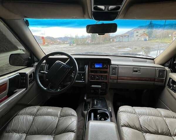 Черный Джип Гранд Чероки, объемом двигателя 5.2 л и пробегом 330 тыс. км за 5800 $, фото 8 на Automoto.ua