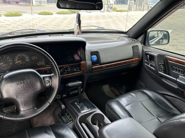 Черный Джип Гранд Чероки, объемом двигателя 5.2 л и пробегом 300 тыс. км за 7500 $, фото 2 на Automoto.ua