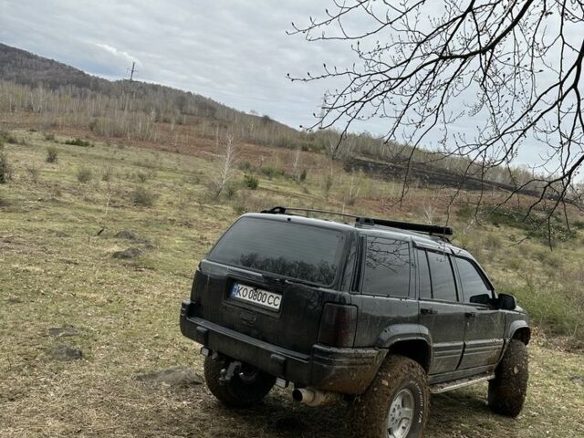 Черный Джип Гранд Чероки, объемом двигателя 5.2 л и пробегом 300 тыс. км за 7500 $, фото 5 на Automoto.ua