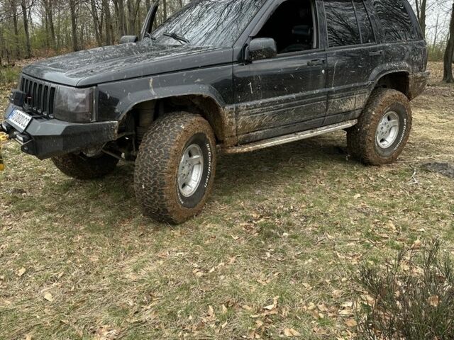 Черный Джип Гранд Чероки, объемом двигателя 5.2 л и пробегом 300 тыс. км за 7500 $, фото 6 на Automoto.ua