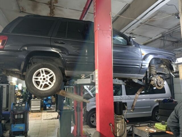 Чорний Джип Grand Cherokee, об'ємом двигуна 0 л та пробігом 300 тис. км за 3900 $, фото 6 на Automoto.ua