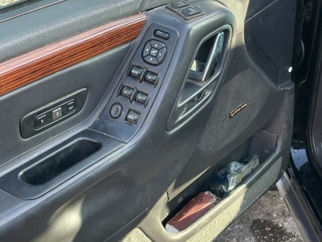 Черный Джип Гранд Чероки, объемом двигателя 3.1 л и пробегом 280 тыс. км за 3000 $, фото 9 на Automoto.ua