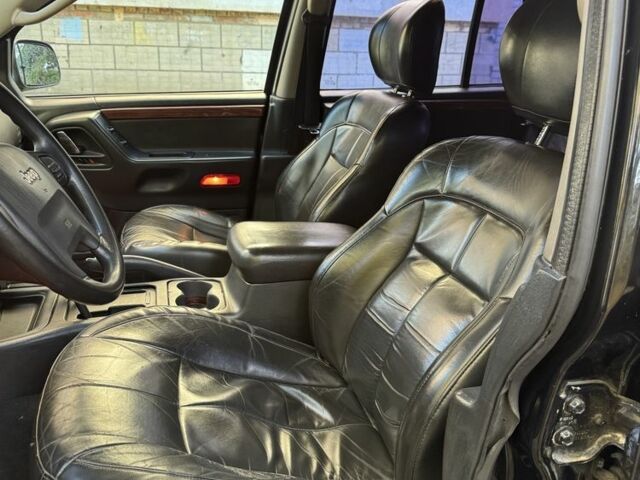 Джип Grand Cherokee 2002 у Києві на Automoto.ua Чорний Джип Grand Cherokee, об'ємом двигуна 0 л та пробігом 200 тис. км за 2599 $, фото 5 на Automoto.ua