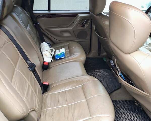 Черный Джип Гранд Чероки, объемом двигателя 2.69 л и пробегом 350 тыс. км за 5500 $, фото 6 на Automoto.ua