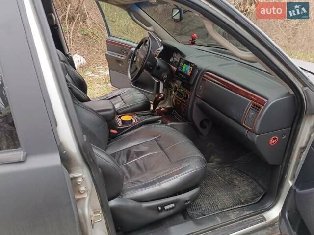 Черный Джип Гранд Чероки, объемом двигателя 2.69 л и пробегом 380 тыс. км за 4700 $, фото 2 на Automoto.ua