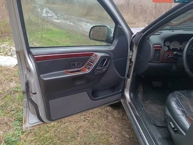 Черный Джип Гранд Чероки, объемом двигателя 2.69 л и пробегом 380 тыс. км за 4700 $, фото 7 на Automoto.ua