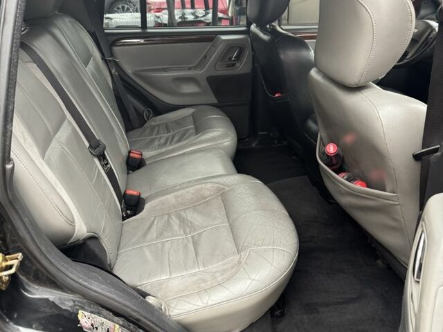 Черный Джип Гранд Чероки, объемом двигателя 2.7 л и пробегом 370 тыс. км за 6000 $, фото 6 на Automoto.ua