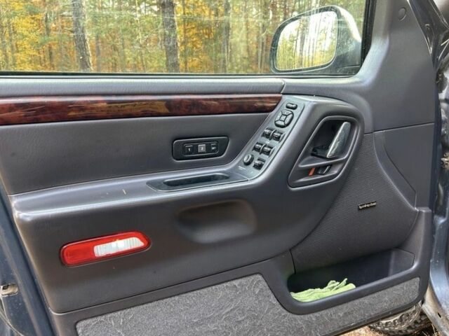 Чорний Джип Grand Cherokee, об'ємом двигуна 2.7 л та пробігом 231 тис. км за 3019 $, фото 2 на Automoto.ua