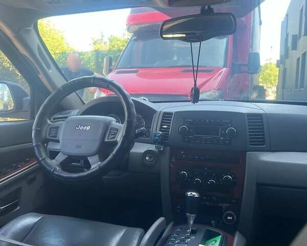 Черный Джип Гранд Чероки, объемом двигателя 2.99 л и пробегом 400 тыс. км за 10500 $, фото 4 на Automoto.ua