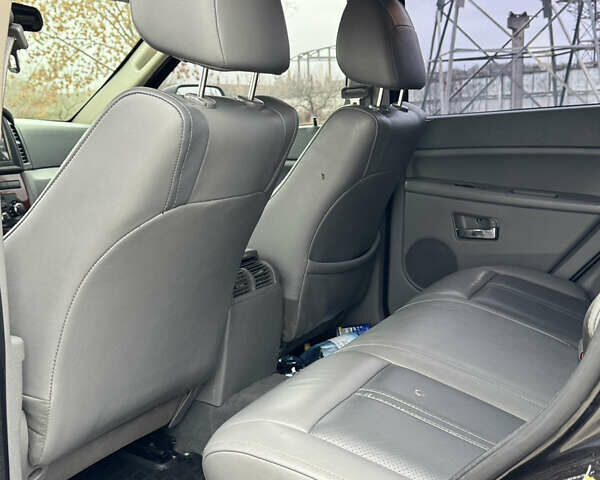 Черный Джип Гранд Чероки, объемом двигателя 2.99 л и пробегом 350 тыс. км за 9350 $, фото 11 на Automoto.ua