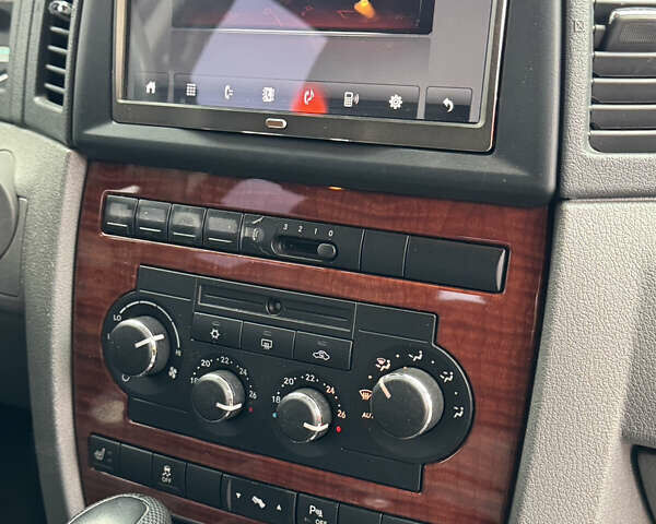 Черный Джип Гранд Чероки, объемом двигателя 2.99 л и пробегом 350 тыс. км за 9350 $, фото 16 на Automoto.ua