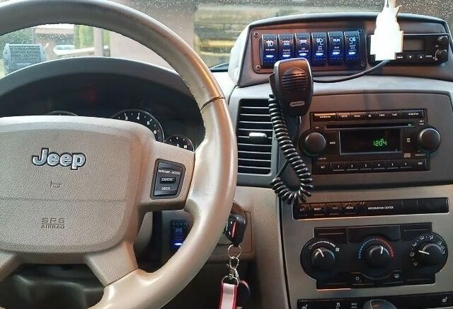 Чорний Джип Grand Cherokee, об'ємом двигуна 0 л та пробігом 264 тис. км за 3850 $, фото 5 на Automoto.ua