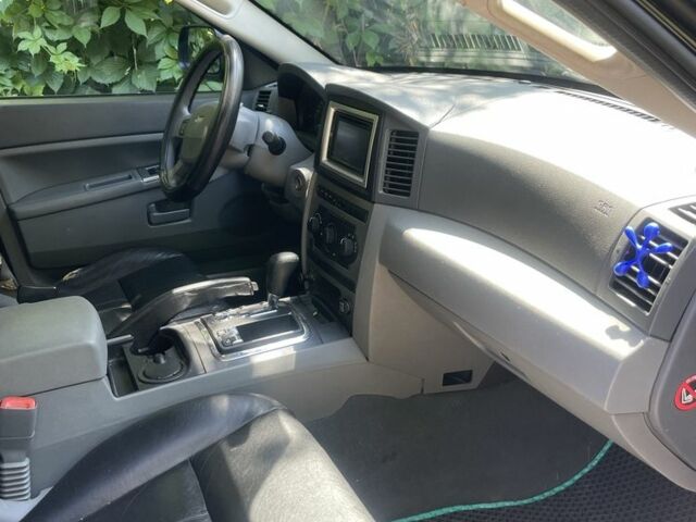 Чорний Джип Grand Cherokee, об'ємом двигуна 3 л та пробігом 362 тис. км за 9000 $, фото 3 на Automoto.ua