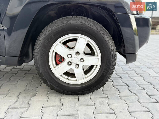Чорний Джип Grand Cherokee, об'ємом двигуна 3.7 л та пробігом 202 тис. км за 8000 $, фото 34 на Automoto.ua