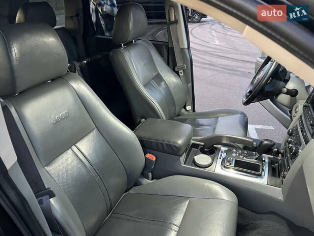 Черный Джип Гранд Чероки, объемом двигателя 2.99 л и пробегом 252 тыс. км за 12000 $, фото 5 на Automoto.ua