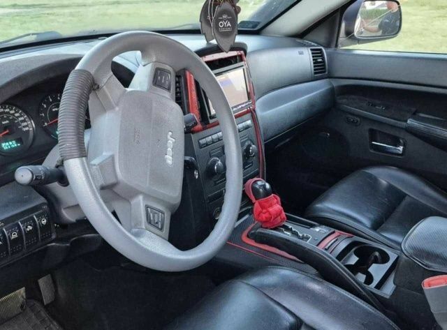 Чорний Джип Grand Cherokee, об'ємом двигуна 0 л та пробігом 298 тис. км за 4250 $, фото 4 на Automoto.ua
