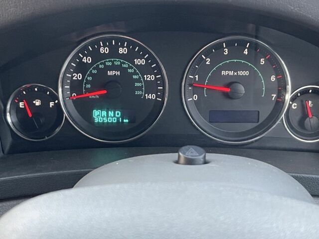Чорний Джип Grand Cherokee, об'ємом двигуна 3 л та пробігом 300 тис. км за 4000 $, фото 1 на Automoto.ua