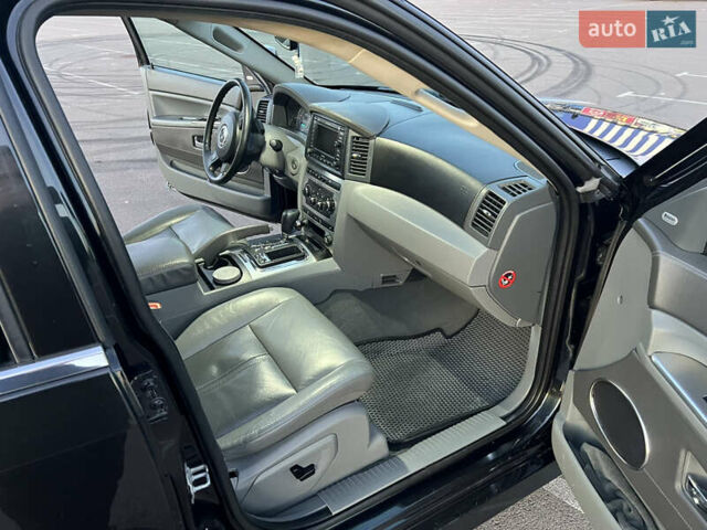 Черный Джип Гранд Чероки, объемом двигателя 2.99 л и пробегом 252 тыс. км за 12000 $, фото 4 на Automoto.ua