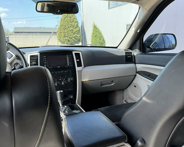 Чорний Джип Grand Cherokee, об'ємом двигуна 5.7 л та пробігом 290 тис. км за 12500 $, фото 6 на Automoto.ua