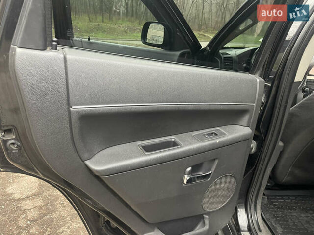 Черный Джип Гранд Чероки, объемом двигателя 3 л и пробегом 252 тыс. км за 9700 $, фото 28 на Automoto.ua