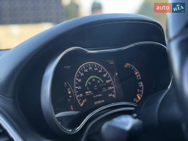 Джип Гранд Чероки 2013 в Костополе на Automoto.ua Черный Джип Гранд Чероки, объемом двигателя 2.99 л и пробегом 337 тыс. км за 16500 $, фото 21 на Automoto.ua