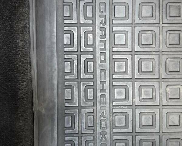 Черный Джип Гранд Чероки, объемом двигателя 2.99 л и пробегом 230 тыс. км за 22200 $, фото 23 на Automoto.ua