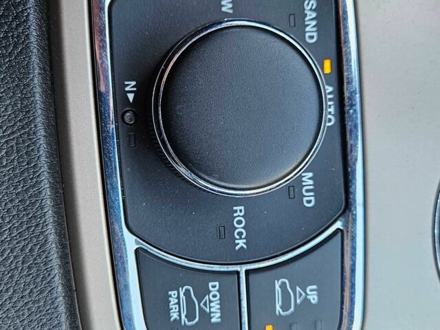 Черный Джип Гранд Чероки, объемом двигателя 5.7 л и пробегом 180 тыс. км за 22500 $, фото 20 на Automoto.ua