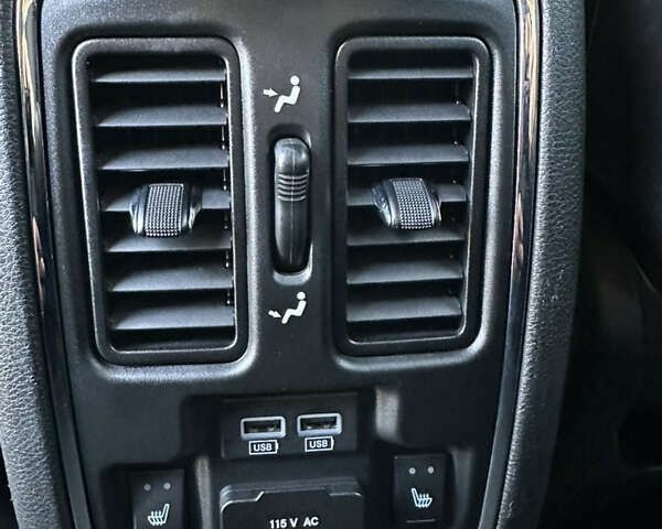Чорний Джип Grand Cherokee, об'ємом двигуна 5.7 л та пробігом 190 тис. км за 716 $, фото 14 на Automoto.ua