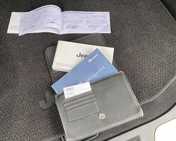 Черный Джип Гранд Чероки, объемом двигателя 2.99 л и пробегом 220 тыс. км за 21900 $, фото 17 на Automoto.ua