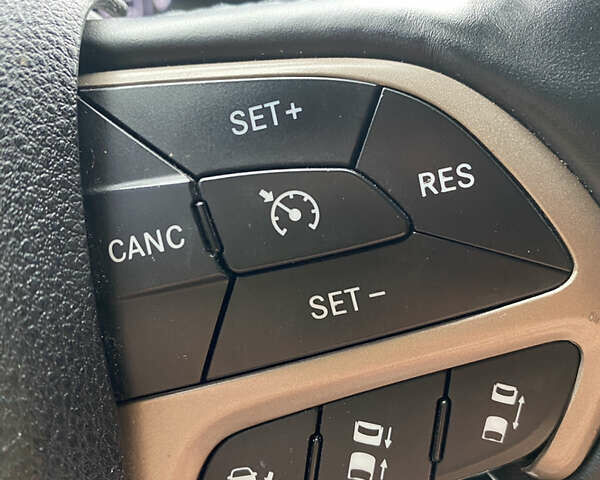 Черный Джип Гранд Чероки, объемом двигателя 2.99 л и пробегом 220 тыс. км за 21900 $, фото 13 на Automoto.ua