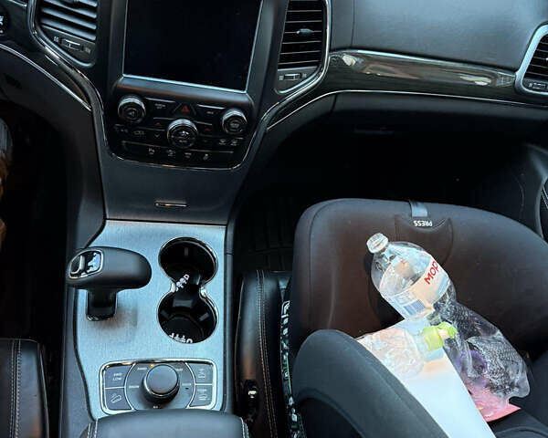 Джип Гранд Чероки 2015 в Стрые на Automoto.ua Черный Джип Гранд Чероки, объемом двигателя 3.6 л и пробегом 275 тыс. км за 23000 $, фото 7 на Automoto.ua