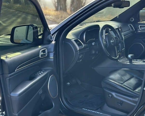 Чорний Джип Grand Cherokee, об'ємом двигуна 5.7 л та пробігом 190 тис. км за 716 $, фото 8 на Automoto.ua