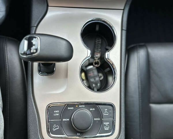 Чорний Джип Grand Cherokee, об'ємом двигуна 5.7 л та пробігом 190 тис. км за 716 $, фото 13 на Automoto.ua
