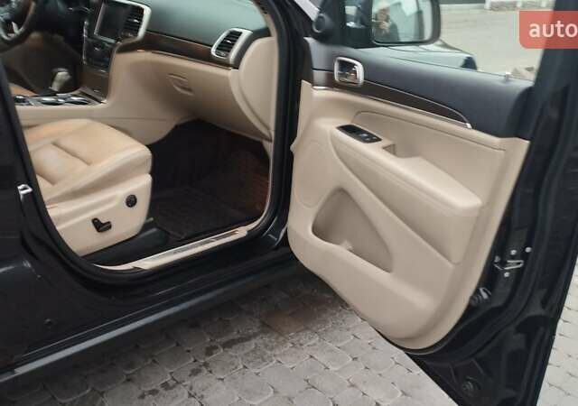 Джип Гранд Чероки 2016 в Киеве на Automoto.ua Черный Джип Гранд Чероки, объемом двигателя 3.6 л и пробегом 121 тыс. км за 22500 $, фото 14 на Automoto.ua