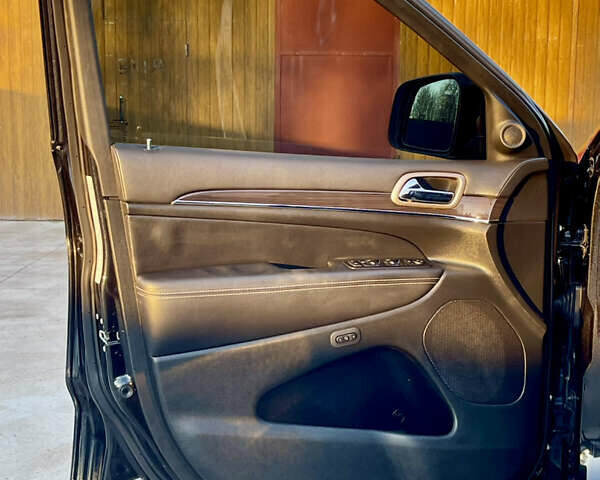 Черный Джип Гранд Чероки, объемом двигателя 2.99 л и пробегом 235 тыс. км за 23999 $, фото 47 на Automoto.ua