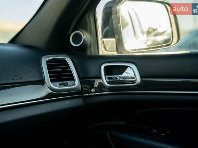 Джип Гранд Чероки 2016 в Черновцах на Automoto.ua Черный Джип Гранд Чероки, объемом двигателя 2.99 л и пробегом 89 тыс. км за 33500 $, фото 31 на Automoto.ua