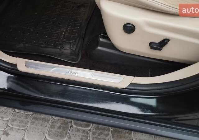 Джип Гранд Чероки 2016 в Киеве на Automoto.ua Черный Джип Гранд Чероки, объемом двигателя 3.6 л и пробегом 121 тыс. км за 22500 $, фото 9 на Automoto.ua