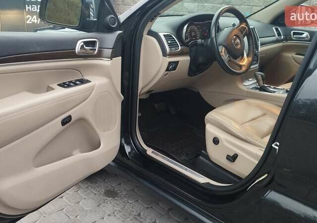 Джип Гранд Чероки 2016 в Киеве на Automoto.ua Черный Джип Гранд Чероки, объемом двигателя 3.6 л и пробегом 121 тыс. км за 22500 $, фото 11 на Automoto.ua