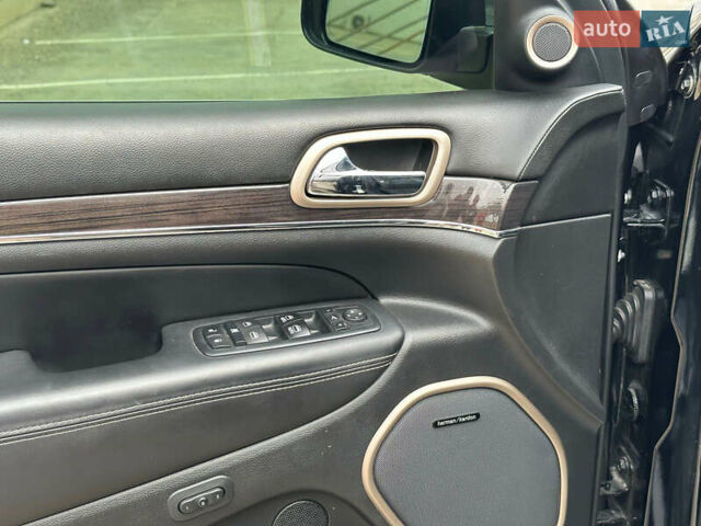 Чорний Джип Grand Cherokee, об'ємом двигуна 5.65 л та пробігом 250 тис. км за 19000 $, фото 6 на Automoto.ua