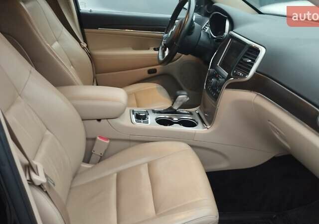 Джип Гранд Чероки 2016 в Киеве на Automoto.ua Черный Джип Гранд Чероки, объемом двигателя 3.6 л и пробегом 121 тыс. км за 22500 $, фото 13 на Automoto.ua