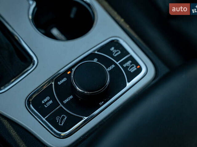 Джип Гранд Чероки 2016 в Черновцах на Automoto.ua Черный Джип Гранд Чероки, объемом двигателя 2.99 л и пробегом 89 тыс. км за 33500 $, фото 29 на Automoto.ua