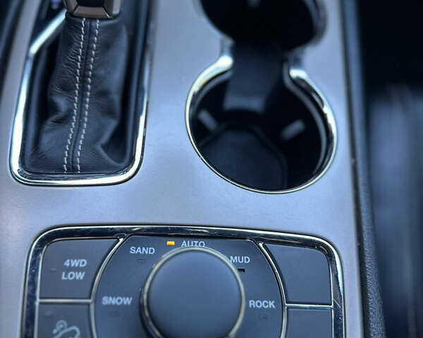 Джип Гранд Чероки 2016 в Киеве на Automoto.ua Черный Джип Гранд Чероки, объемом двигателя 3.6 л и пробегом 139 тыс. км за 23000 $, фото 26 на Automoto.ua