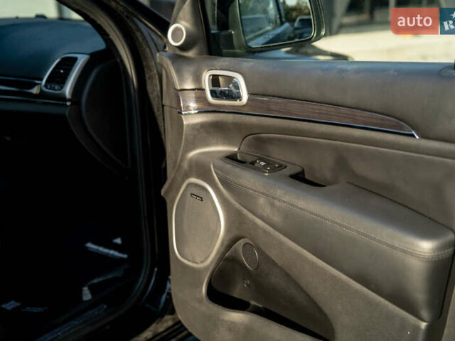 Джип Гранд Чероки 2016 в Черновцах на Automoto.ua Черный Джип Гранд Чероки, объемом двигателя 2.99 л и пробегом 89 тыс. км за 33500 $, фото 39 на Automoto.ua