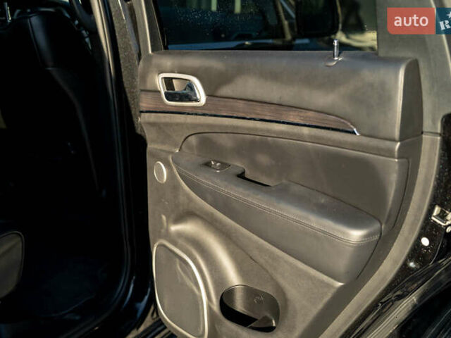 Джип Гранд Чероки 2016 в Черновцах на Automoto.ua Черный Джип Гранд Чероки, объемом двигателя 2.99 л и пробегом 89 тыс. км за 33500 $, фото 41 на Automoto.ua