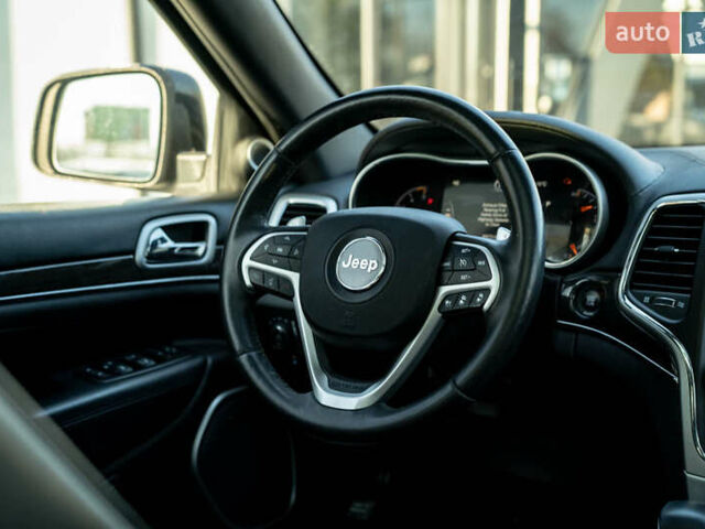 Джип Гранд Чероки 2016 в Черновцах на Automoto.ua Черный Джип Гранд Чероки, объемом двигателя 2.99 л и пробегом 89 тыс. км за 33500 $, фото 22 на Automoto.ua